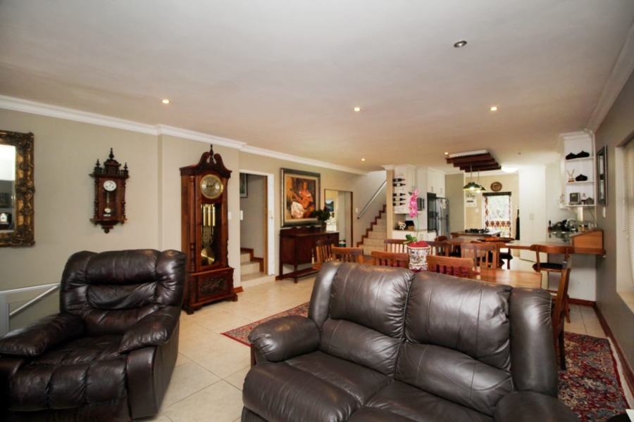 5 Bedroom Property for Sale in Village On Sea Western Cape